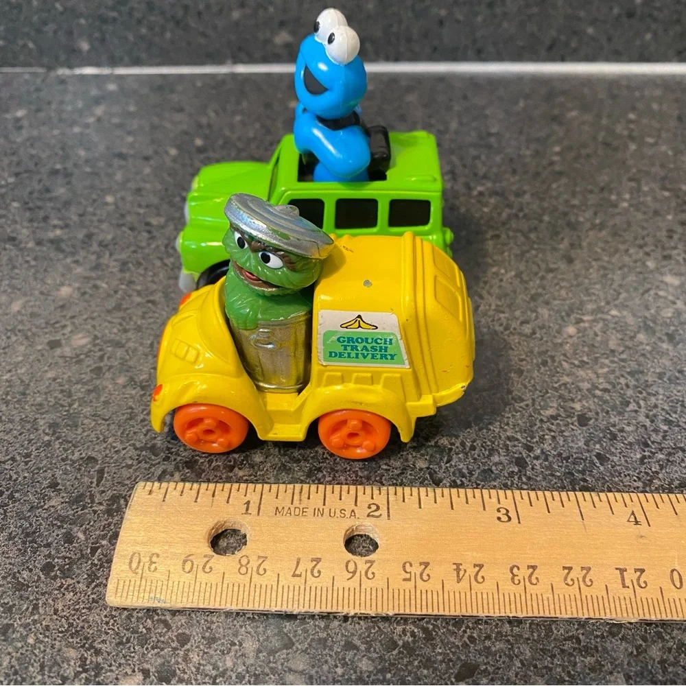 Sesame Street‎ Die Cast 1982 OSCAR GROUCH TRASH DELIVERY & Cookie Monster Truck